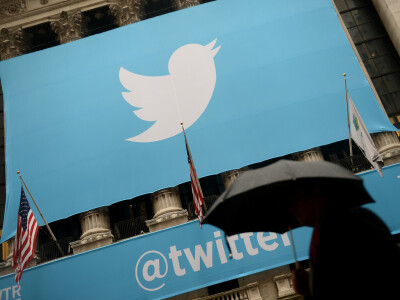Twitter shares drift towards Musk&rsquo;s offer price as deadline looms