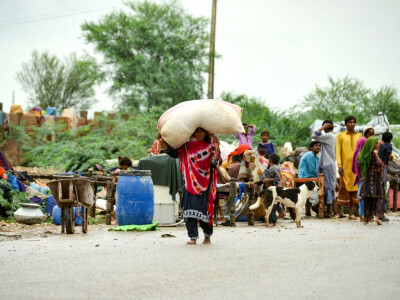 Flood-hit areas in Pakistan: 650,000 women need access to maternal health services: UN