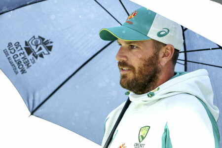 Weather may force Australia&rsquo;s Finch to alter &lsquo;bowl first&rsquo; tactics