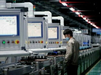 China&rsquo;s factory, services activity skids on persistent COVID curbs