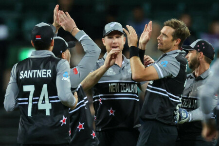 New Zealand wary of England firepower as they bid to seal semi place