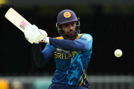 Sri Lanka knock out Afghanistan after Hasaranga, de Silva shine