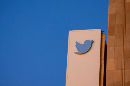 More Twitter officials leave, gutting top management