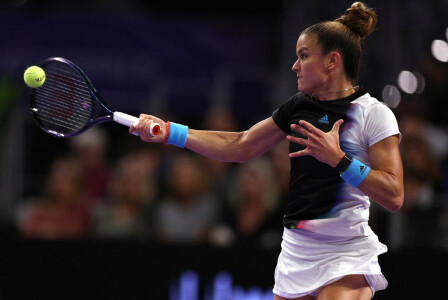 Sakkari into last four at WTA Finals as Jabeur on track
