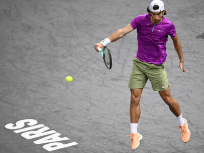 Musetti beats Ruud to reach Paris Masters quarters