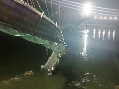 India&rsquo;s Gujarat state suspends senior local administrator for bridge collapse