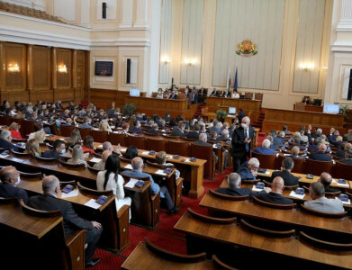 Bulgaria parliament approves deal to buy more F-16 fighter jets