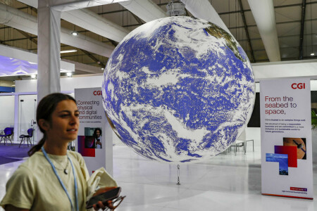 World leaders gather for climate talks under cloud of crises