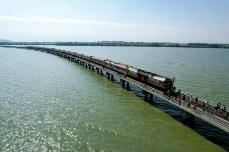 Thailand&rsquo;s &lsquo;floating train&rsquo; a big hit as dam waters rise