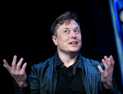 Musk warns of Twitter bankruptcy as more senior executives quit
