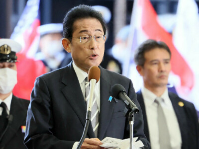 Japan&rsquo;s Kishida calls for constructive relations in talks with China&rsquo;s Li