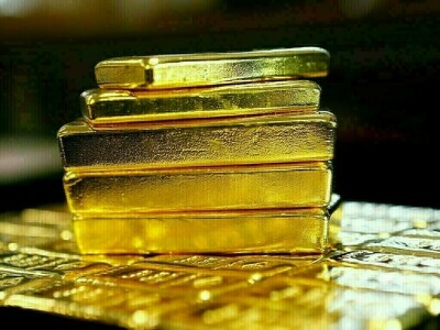 Gold eases off 3-month peak as Fed warning buoys dollar, yields