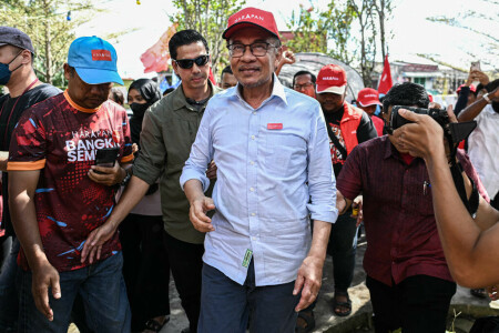 Time running out as Malaysia&rsquo;s Anwar fights for top job