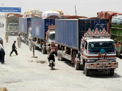 Pakistan reopens Afghan crossing