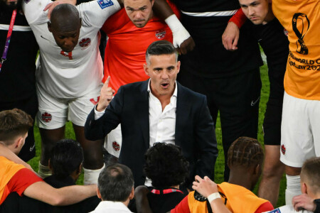 Canada coach backs Davies after penalty woe