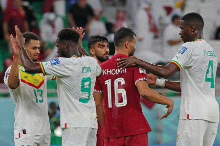 Senegal beat Qatar to leave World Cup hosts on brink of early exit