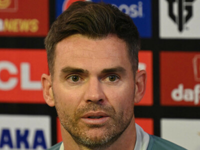 Anderson seeking life from dead Pakistan wickets
