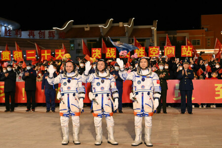 China astronauts reach Tiangong space station