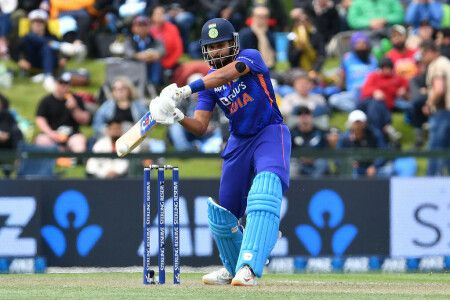 India dismissed for 219 in third ODI against New Zealand