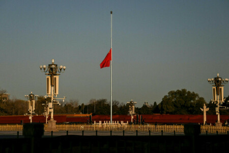 Black newspapers, piles of bouquets as China mourns late leader Jiang Zemin