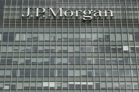 J.P.Morgan cuts 2023 S&P 500 earnings forecast by 9%