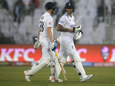 Record-breaking England put Pakistan to the sword in first Test