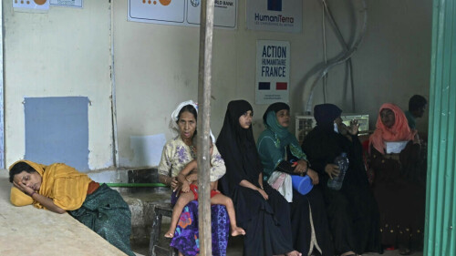 In crowded camps, Rohingya refugees embrace family planning