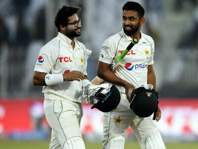 Shafique and Haq give Pakistan solid start after England&rsquo;s 657