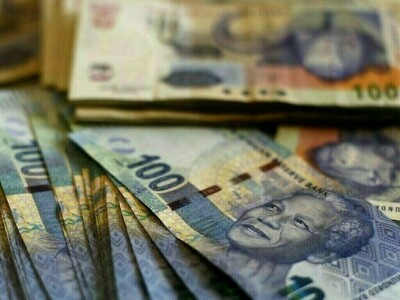 South African rand gains ahead of meeting on President Ramaphosa&rsquo;s future