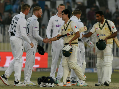 Records tumble in first Pakistan-England Test