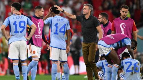 Pass-masters Spain fail World Cup test, face identity crisis