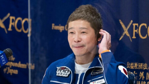 Japanese billionaire Maezawa announces crew of artists for lunar voyage