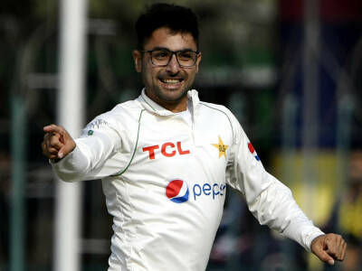 Abrar claims seven on debut, Babar leads Pakistan&rsquo;s reply in Multan