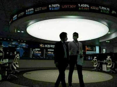 Asian shares fall, dollar firms ahead of central bank rate hikes