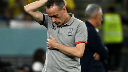 Outgoing South Korea coach Bento bids emotional farewell