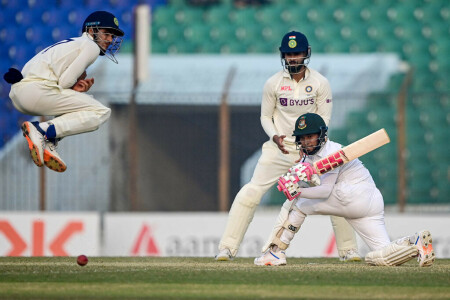 Bangladesh 37-2 at tea in reply to India&rsquo;s 404 in first Test
