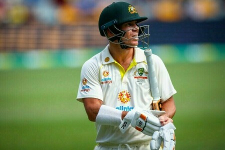 Australian selectors keep faith in out of form Warner