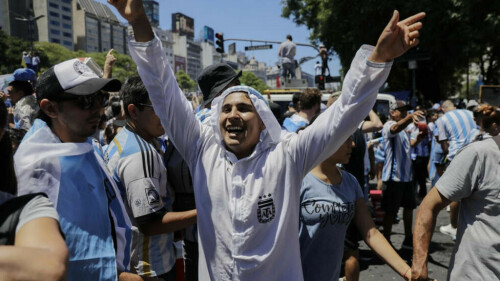 Aborted World Cup bus parade a snapshot of Argentina&rsquo;s charm and vice