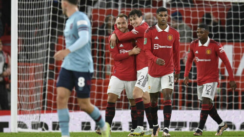 Manchester United beat Burnley to ease into League Cup last eight