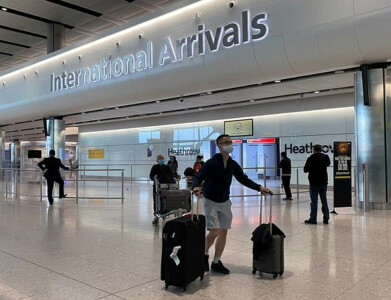 Passport control staff strike at UK airports