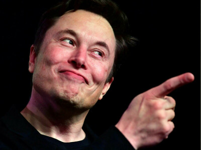 Elon Musk&rsquo;s vow to hold on to Tesla stock fails to soothe investors