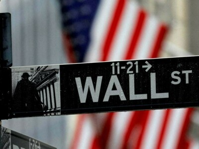 US stocks fall after mixed data