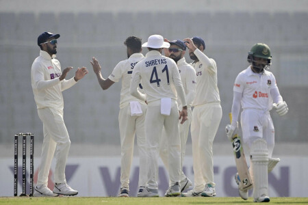 Mehidy mauls India to spice up Mirpur Test