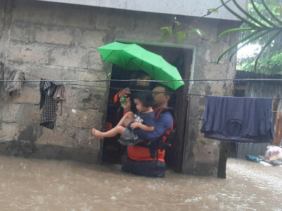 Philippines floods force tens of thousands to flee homes