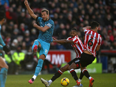 Kane sparks Tottenham fightback in draw at Brentford