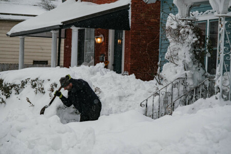 US digs out from monster storm as death toll passes 50