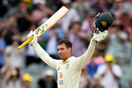 Carey hits maiden century as Australia take second Test away from South Africa