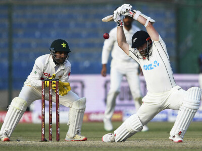 Kiwi centurions Williamson and Latham punish fumbling Pakistan in 1st Test