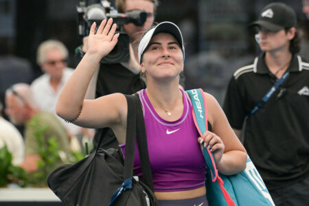 Andreescu back from the brink to down Muguruza in Adelaide