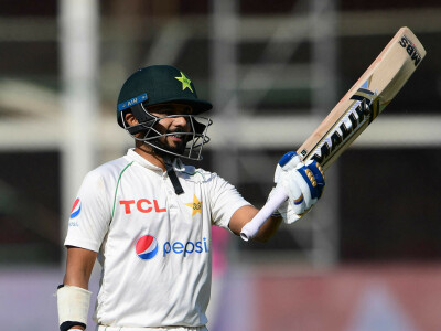 New Zealand fight back after Shakeel&rsquo;s maiden century in second Test